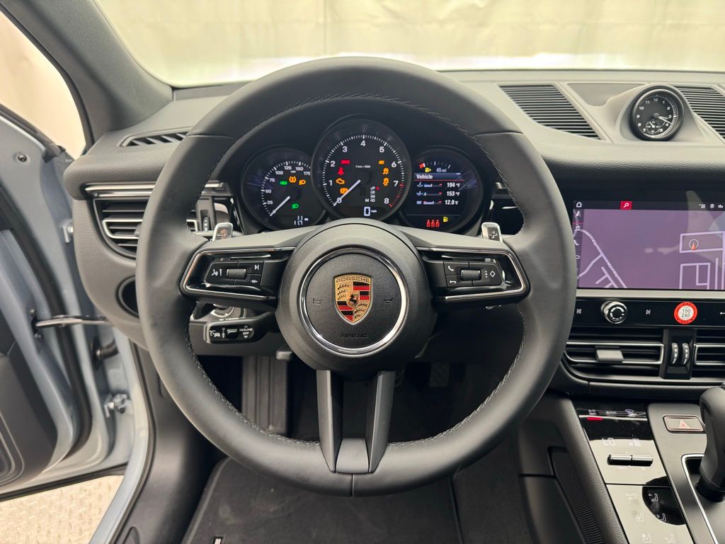 Thumbnail: 2025 Porsche Macan - 6