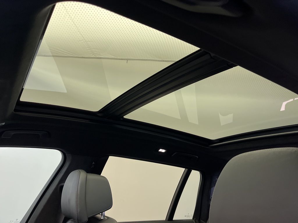 Thumbnail: 2022 BMW X7 - 24