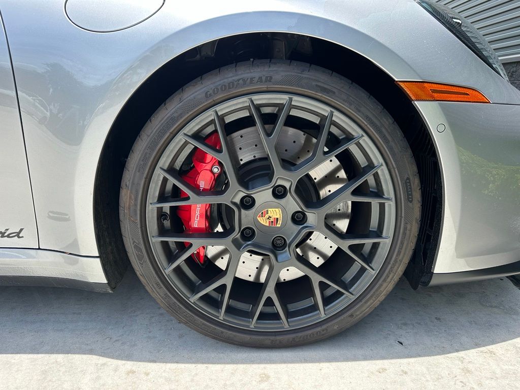 Thumbnail: 2025 Porsche 911 - 18
