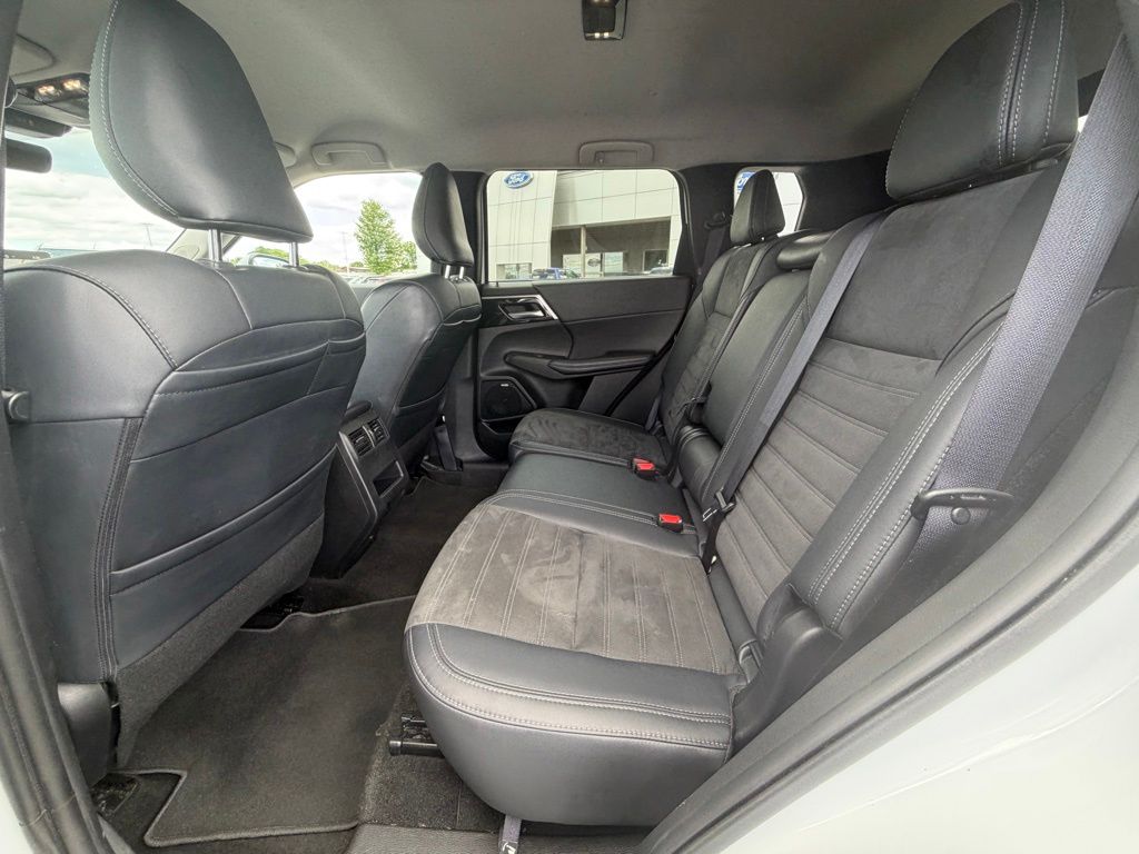 2025 Mitsubishi Outlander SE Silver at South Hills Kia