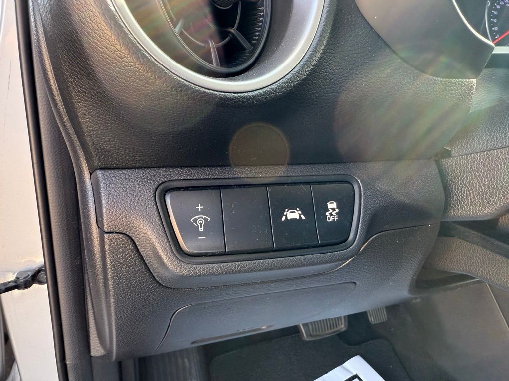 Thumbnail: 2019 Kia Forte - 11