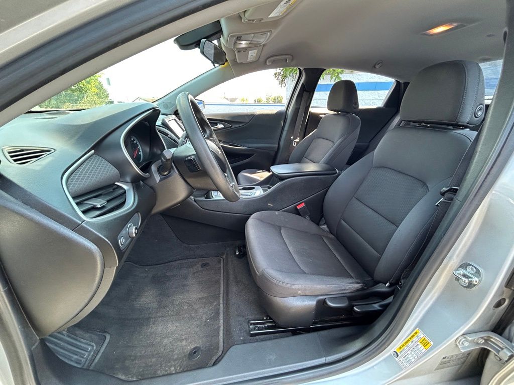 Thumbnail: 2016 Chevrolet Malibu - 17