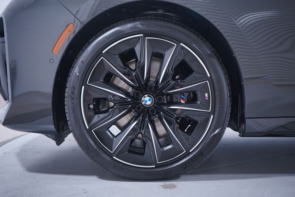 2025 BMW 7 Series 740i 2