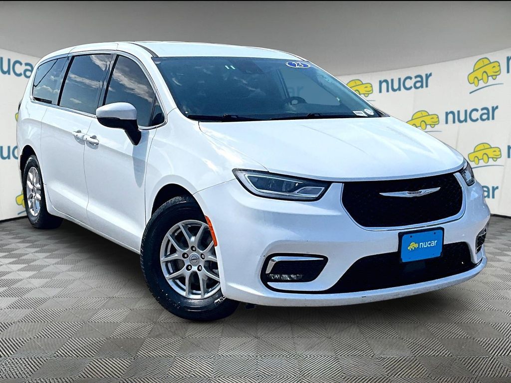 2023 Chrysler Pacifica — photo 1