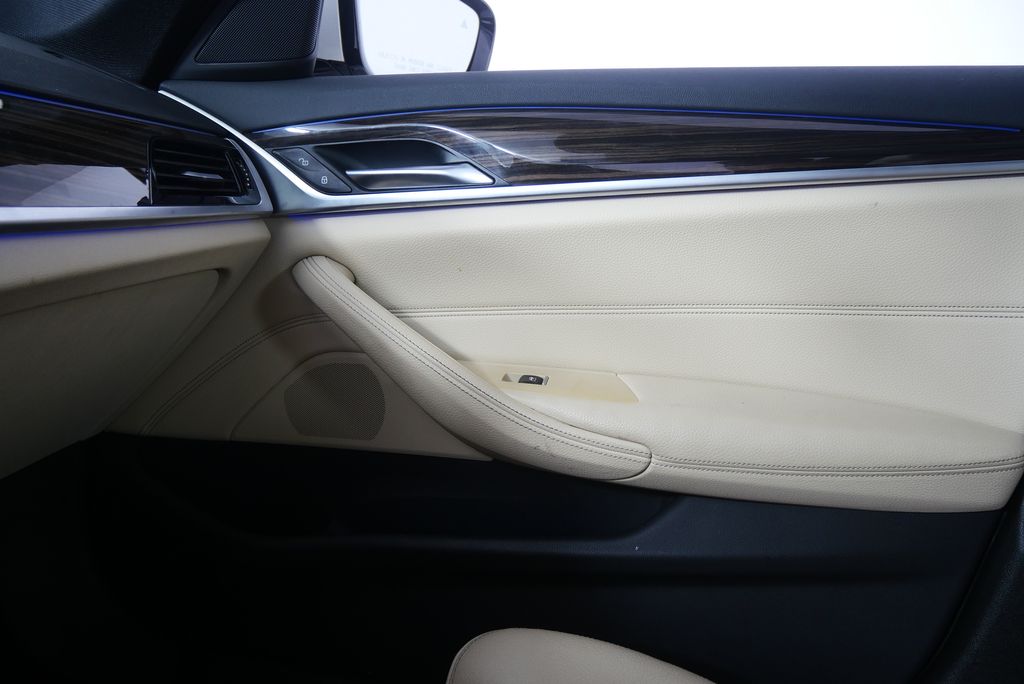 Thumbnail: 2019 BMW 5 Series - 24