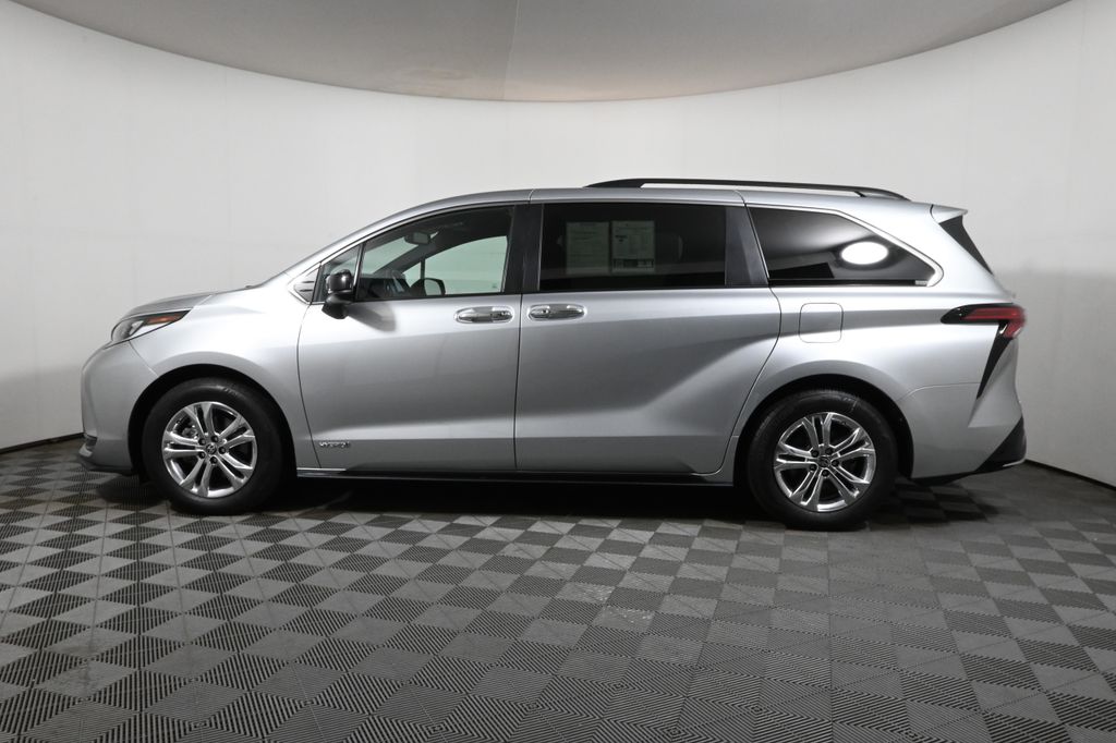 Thumbnail: 2021 Toyota Sienna - 2