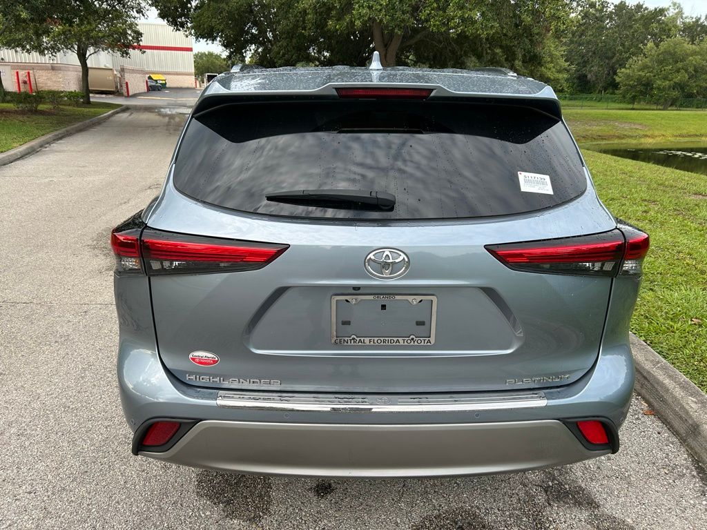 Thumbnail: 2022 Toyota Highlander - 4