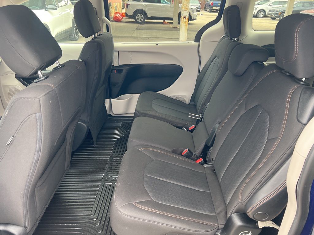2020 Chrysler Pacifica Touring photo