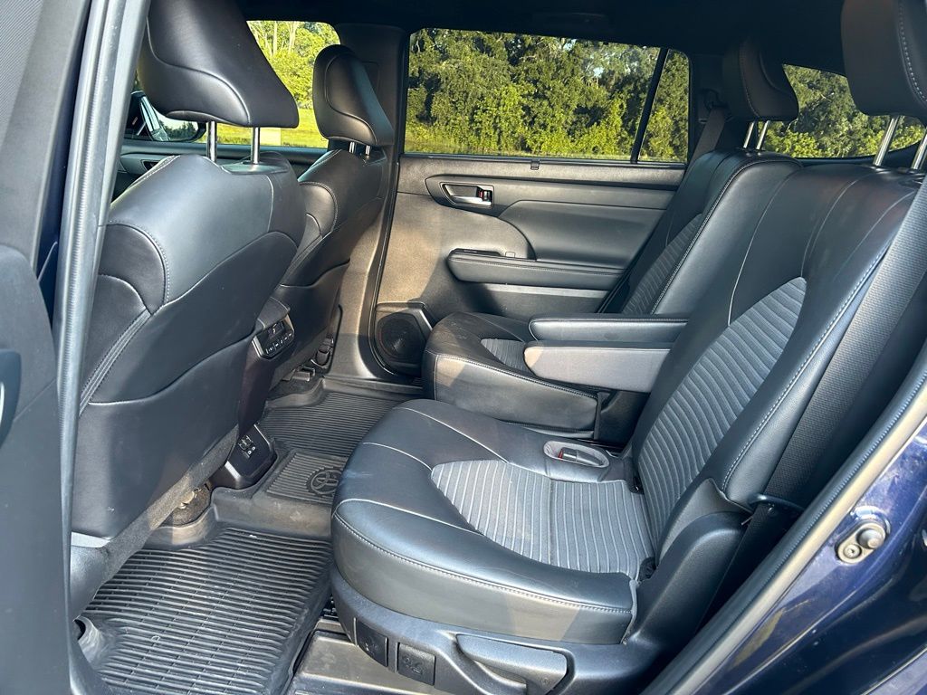 2022 Toyota Highlander XSE 13