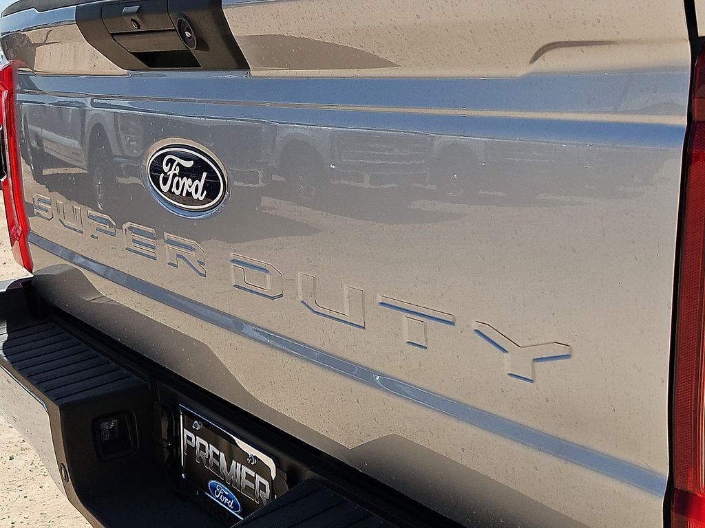 New 2027 Silver Ford XLT image 15