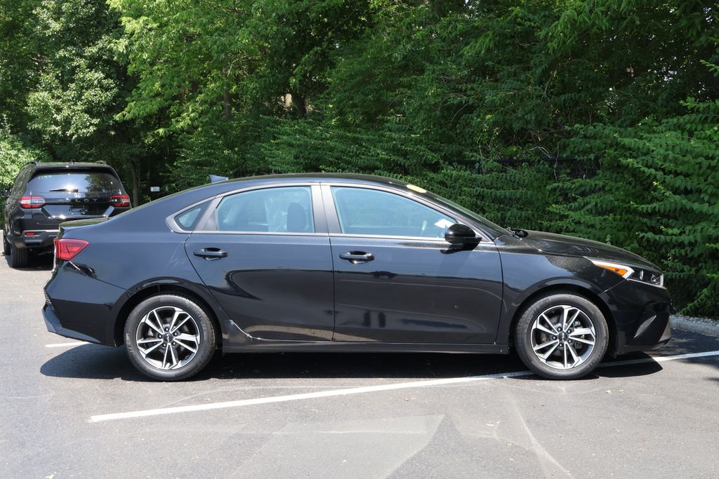 Thumbnail: 2024 Kia Forte - 9