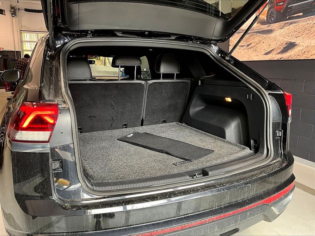 2022 Volkswagen Atlas Cross Sport — photo 21