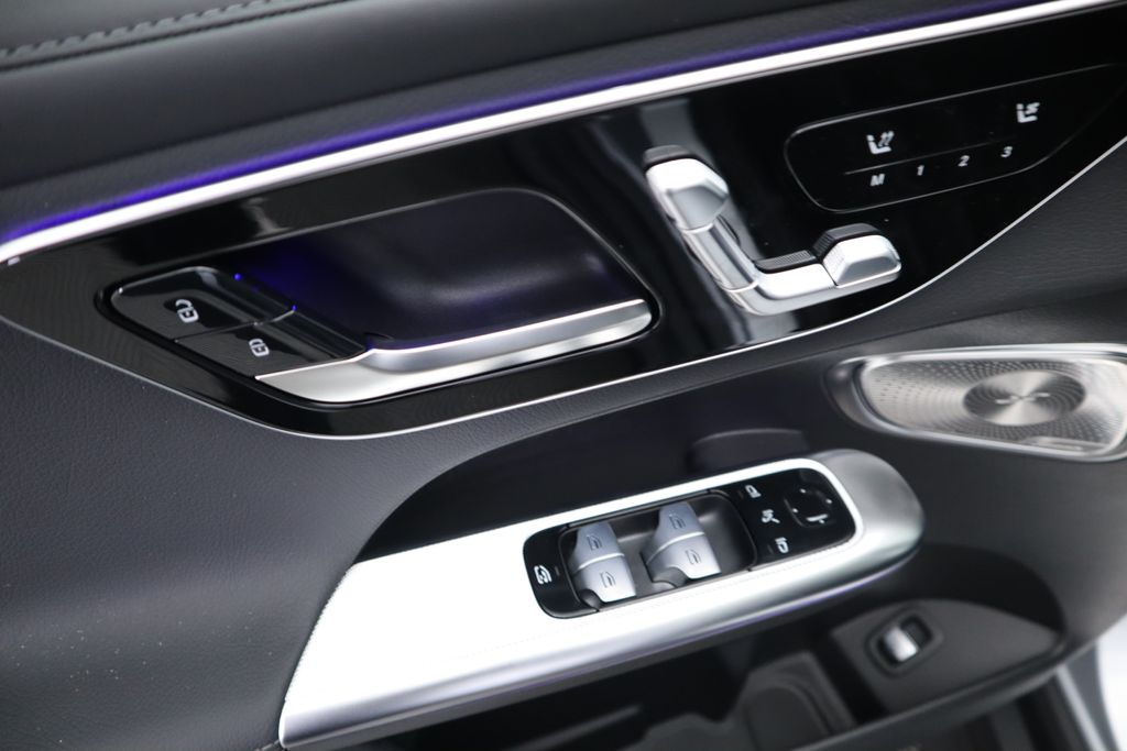 2025 Mercedes-Benz GLC 300 24