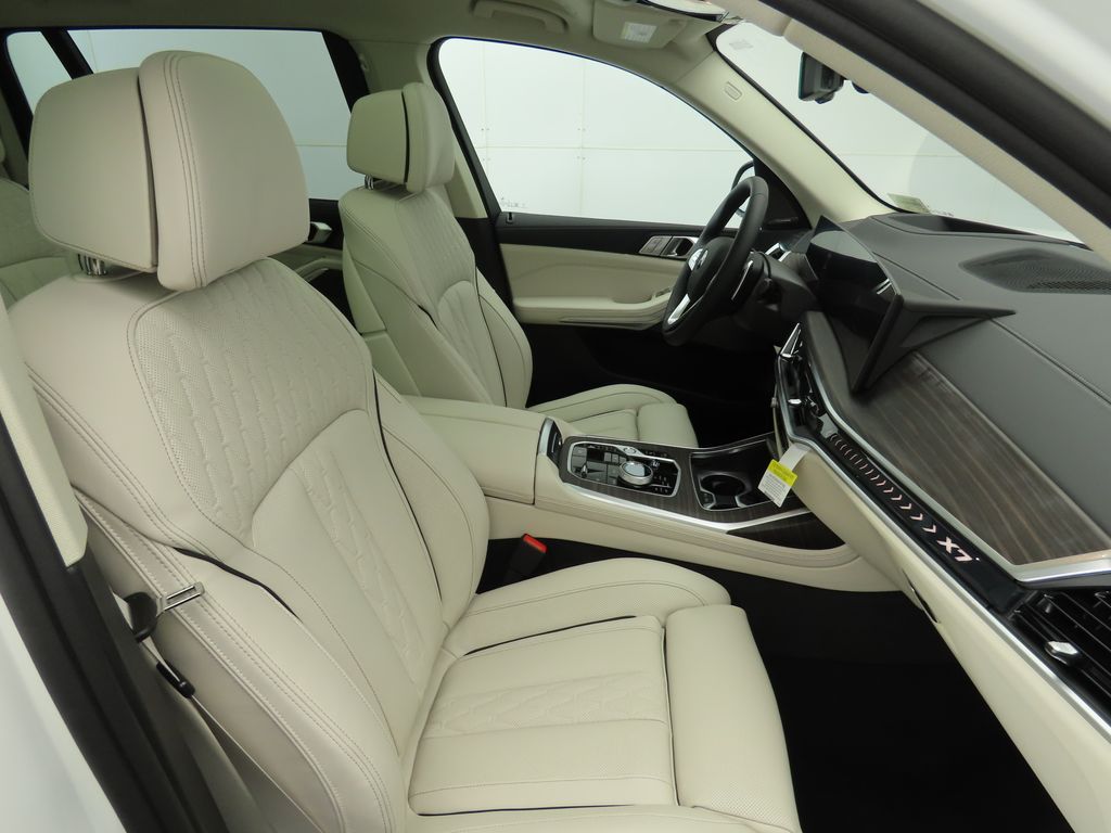 Thumbnail: 2026 BMW X7 - 21