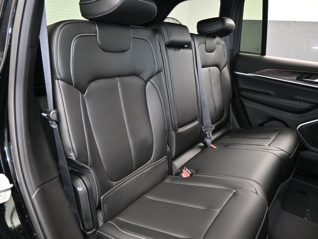 New 2026 Diamond Black Crystal Pearlcoat Jeep Limited image 36
