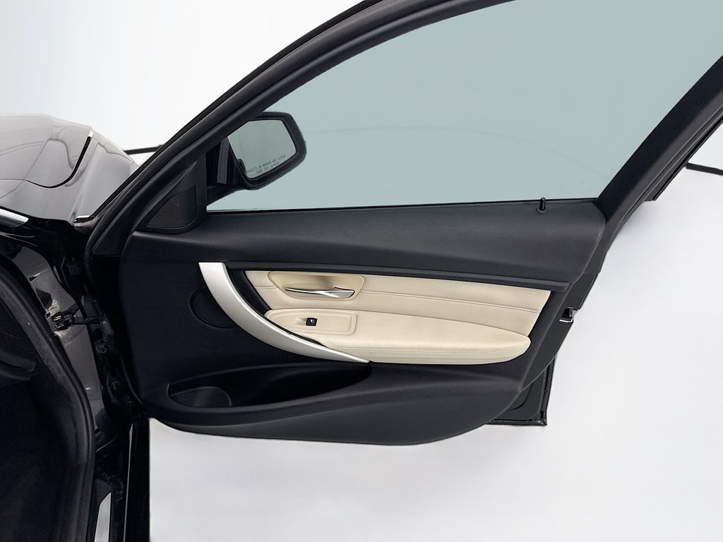 Thumbnail: 2015 BMW 3 Series - 24