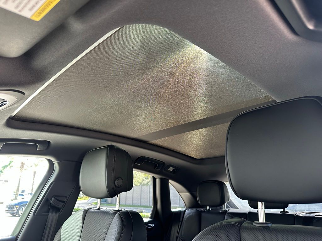 Thumbnail: 2026 Porsche Macan - 21