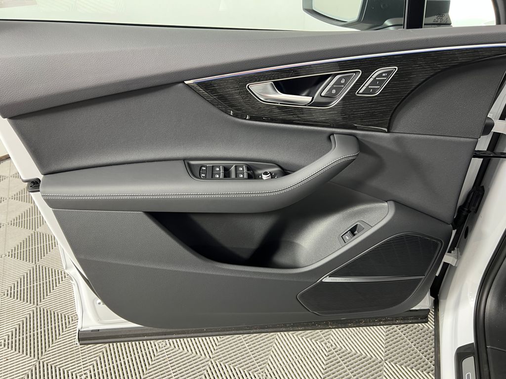 Thumbnail: 2025 Audi Q7 - 28