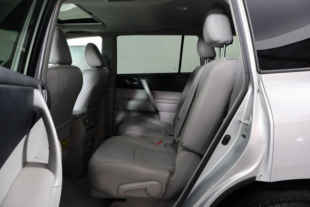 Thumbnail: 2010 Toyota Highlander - 11