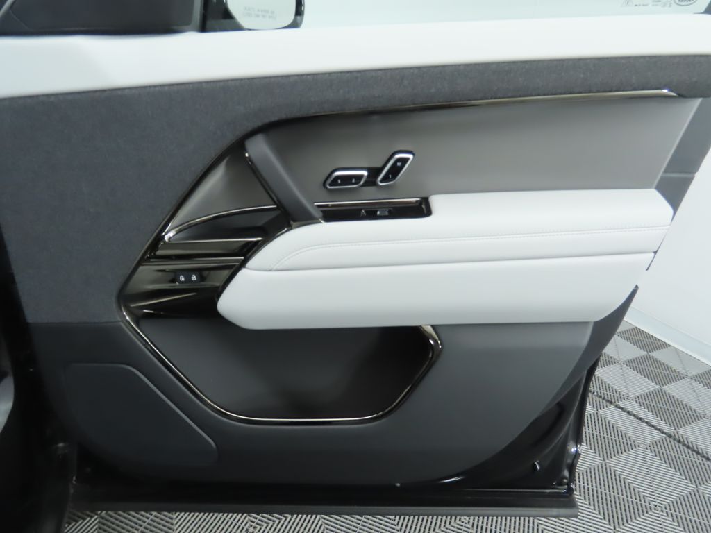 Thumbnail: 2025 Land Rover Range Rover Sport - 27