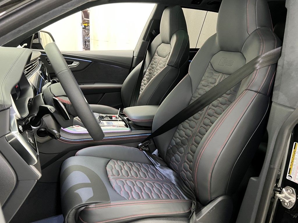 Thumbnail: 2026 Audi RS Q8 - 26