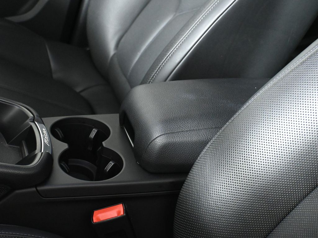 Thumbnail: 2024 Porsche Macan - 27