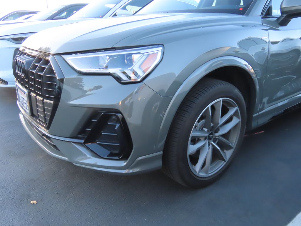 Thumbnail: 2025 Audi Q3 - 2