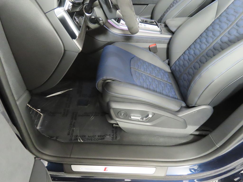 Thumbnail: 2026 Audi RS Q8 - 32