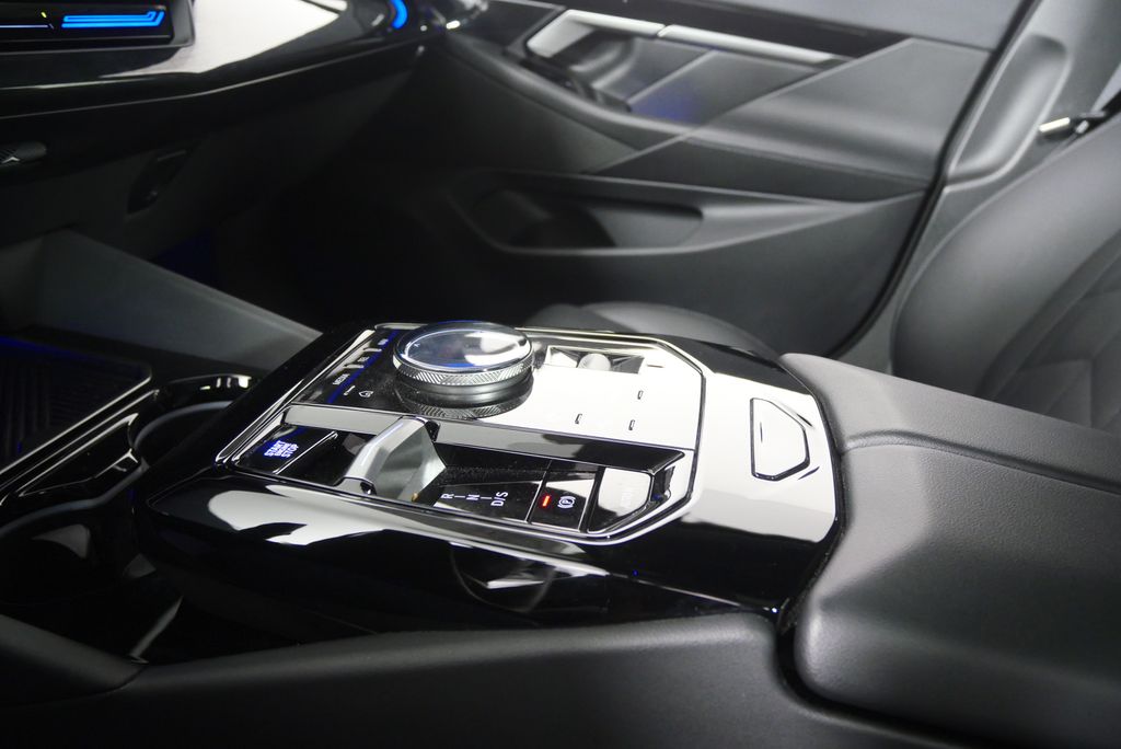 Thumbnail: 2026 BMW 5 Series - 22