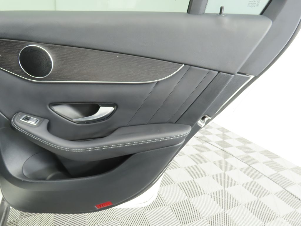 2021 Mercedes-Benz GLC 300 27