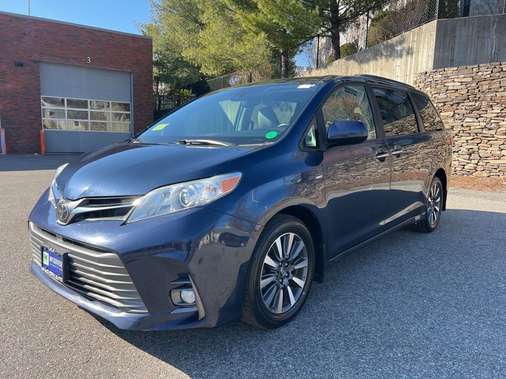 Pearl 2018 Toyota Sienna XLE 7-Passenger AWD Minivan All-Wheel Drive 8-Speed Automatic