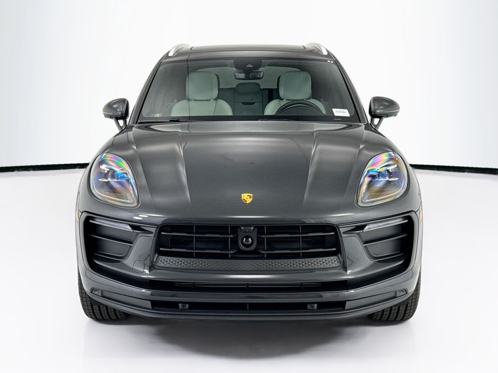 Thumbnail: 2026 Porsche Macan - 10