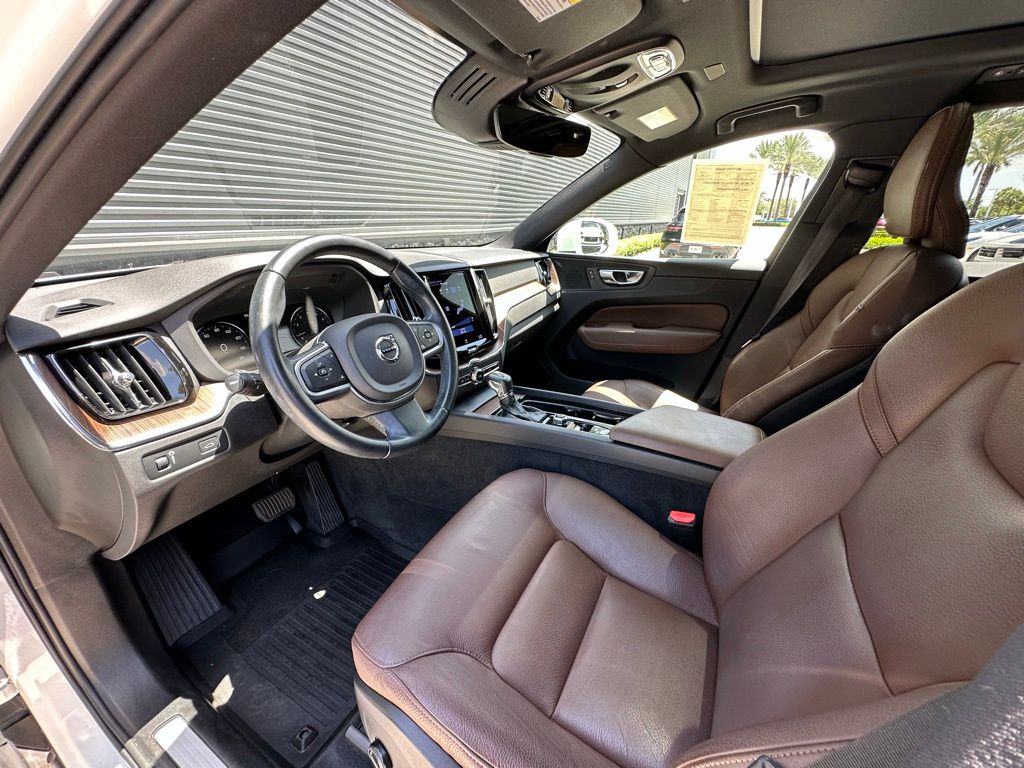 Thumbnail: 2021 Volvo XC60 - 4
