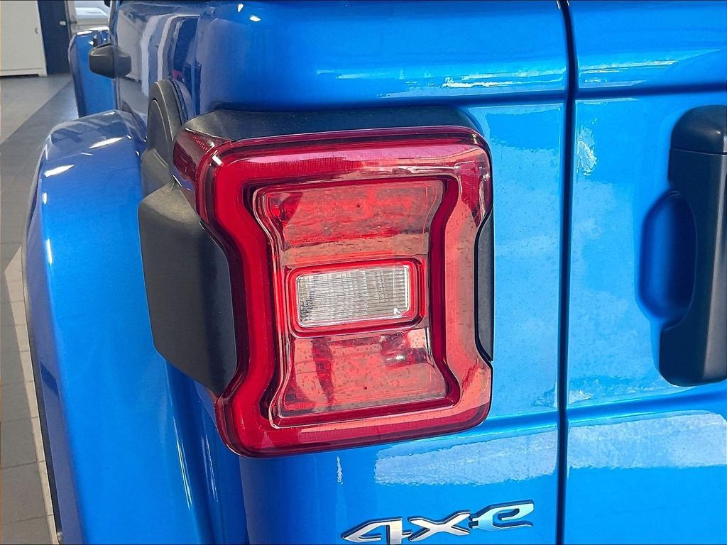 2024 Jeep Wrangler — photo 33