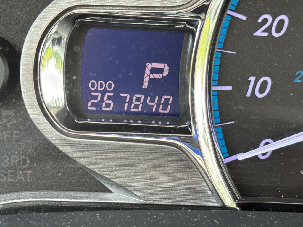 Used 2013 Silver Toyota XLE image 18