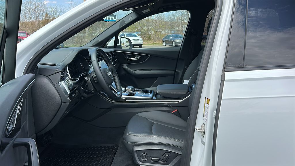 used 2025 Audi Q7 car, priced at $53,987
