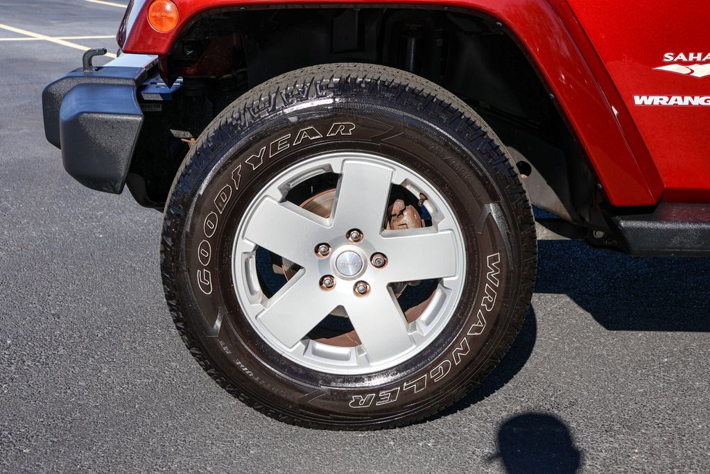 2010 Jeep Wrangler Sahara 13