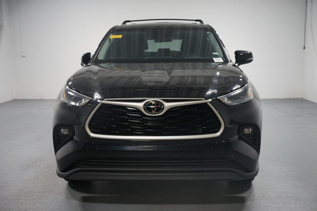 Thumbnail: 2023 Toyota Highlander - 2
