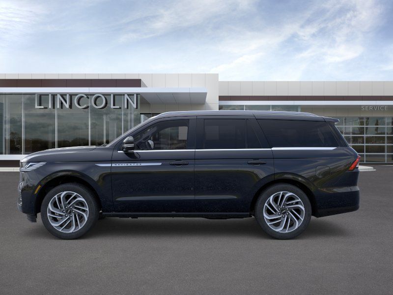 Thumbnail: 2026 Lincoln Navigator - 3