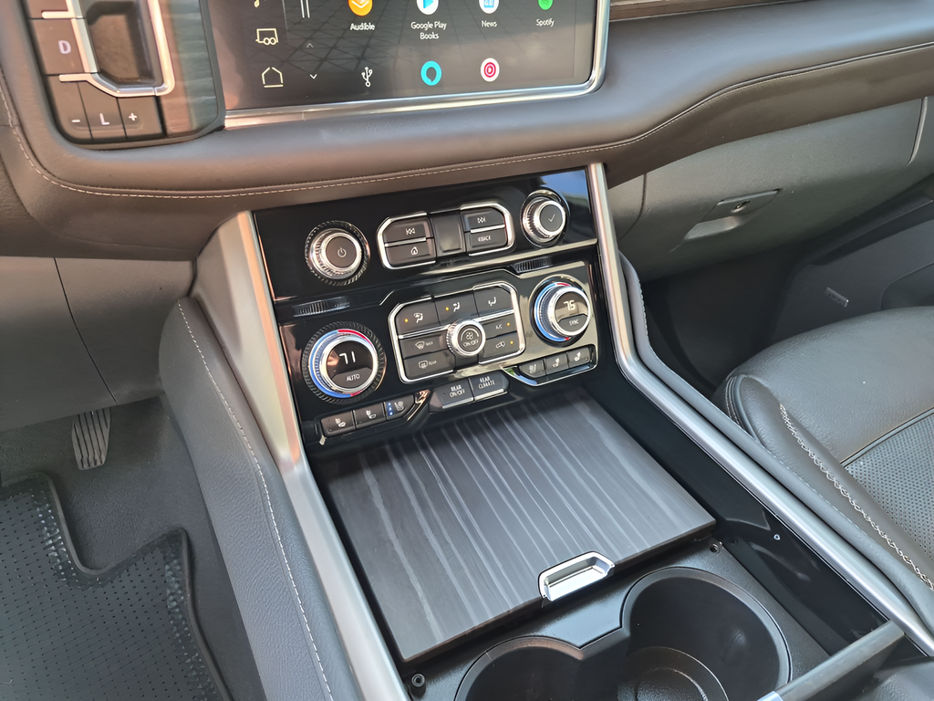 Used 2024 White GMC Denali image 34