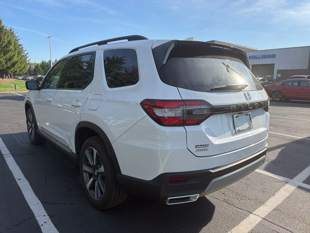 Thumbnail: 2023 Honda Pilot - 2