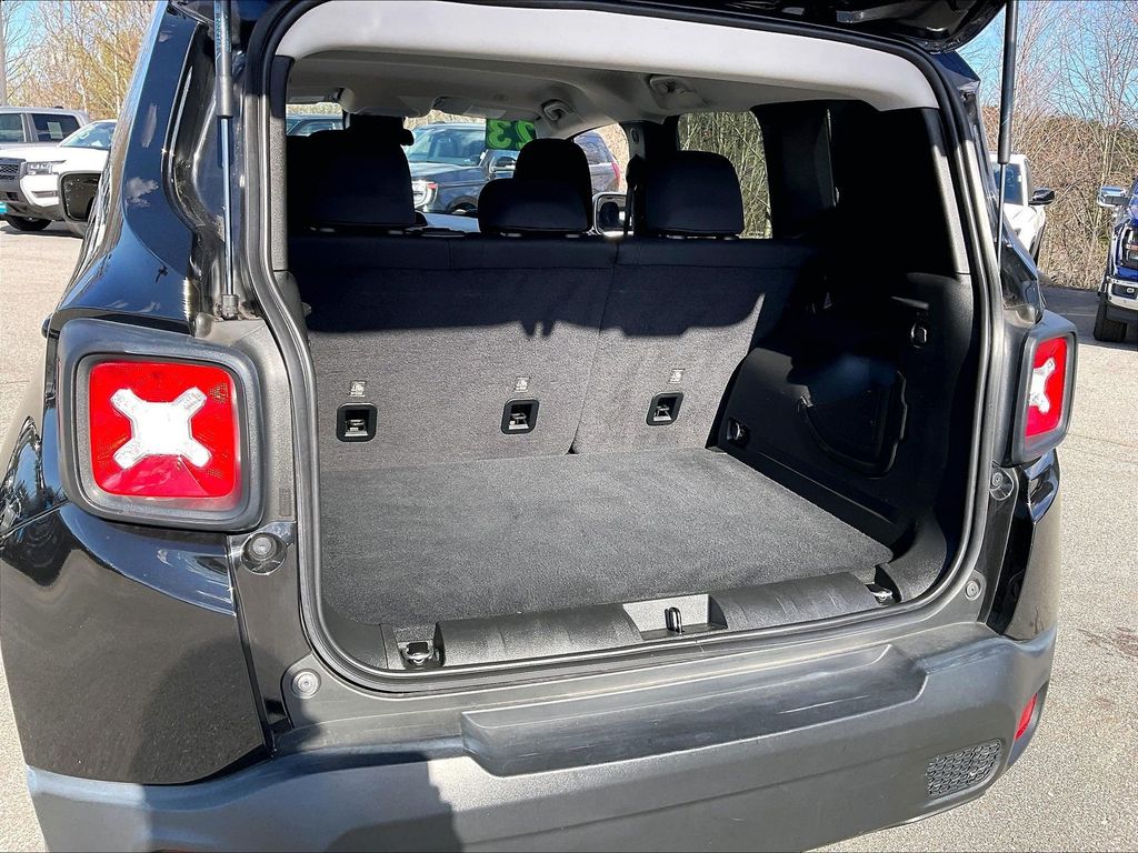 2023 Jeep Renegade — photo 31