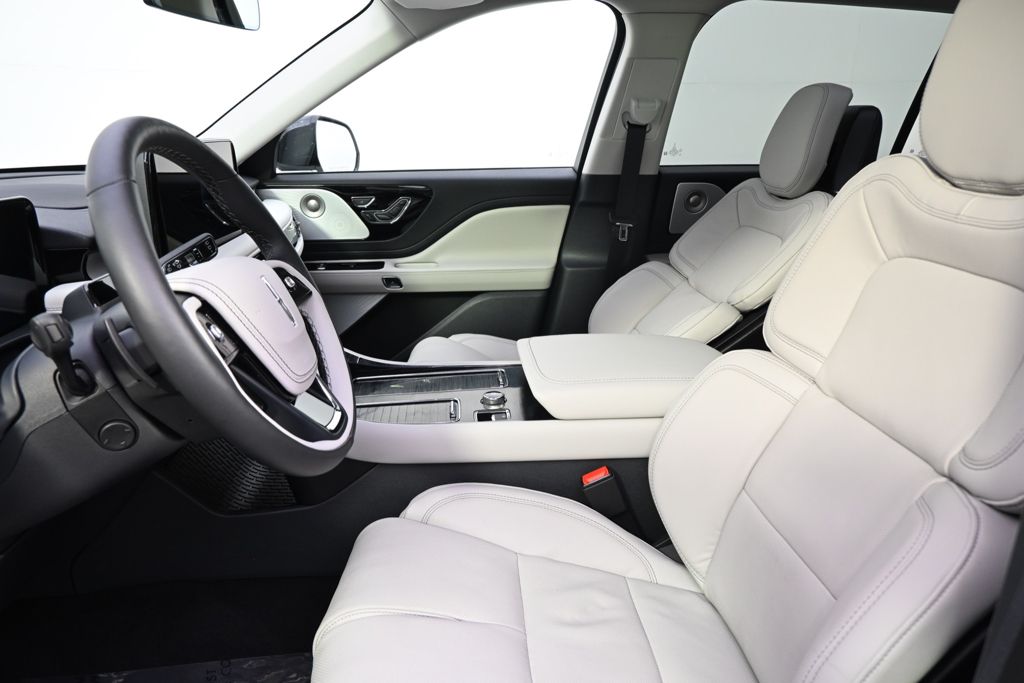 New 2026 White Lincoln Reserve image 13