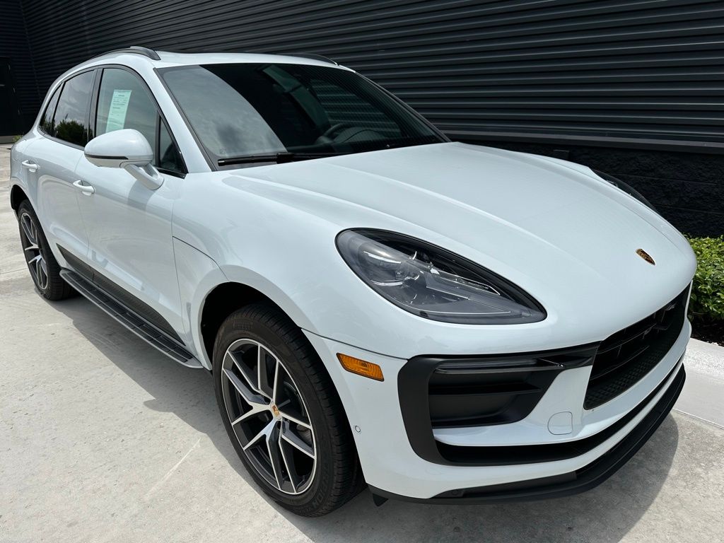Thumbnail: 2025 Porsche Macan - 9