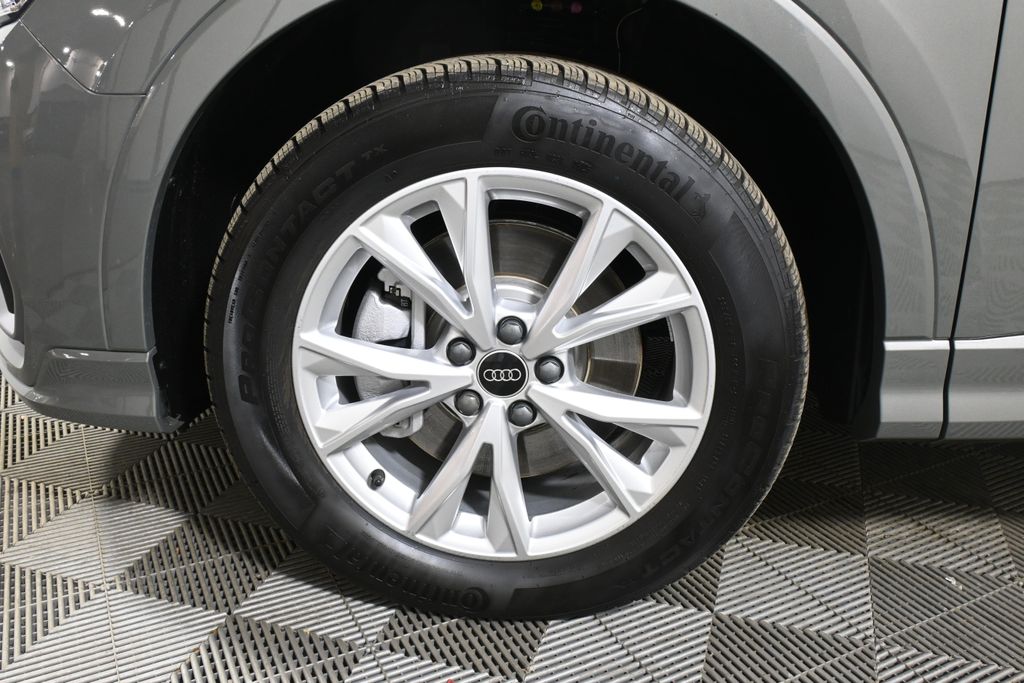 Thumbnail: 2025 Audi Q3 - 12