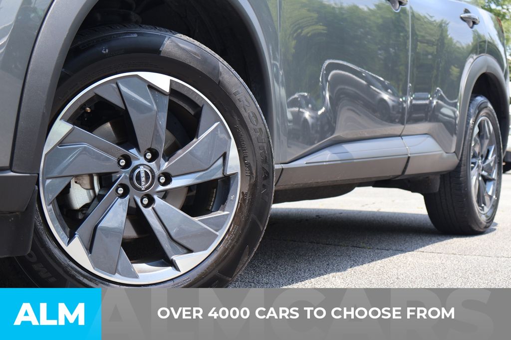 Used 2025 Gray Nissan SV image 2
