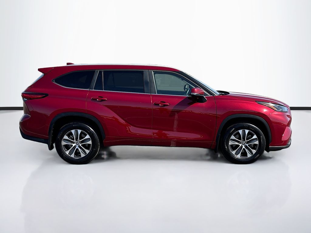 Thumbnail: 2023 Toyota Highlander - 4