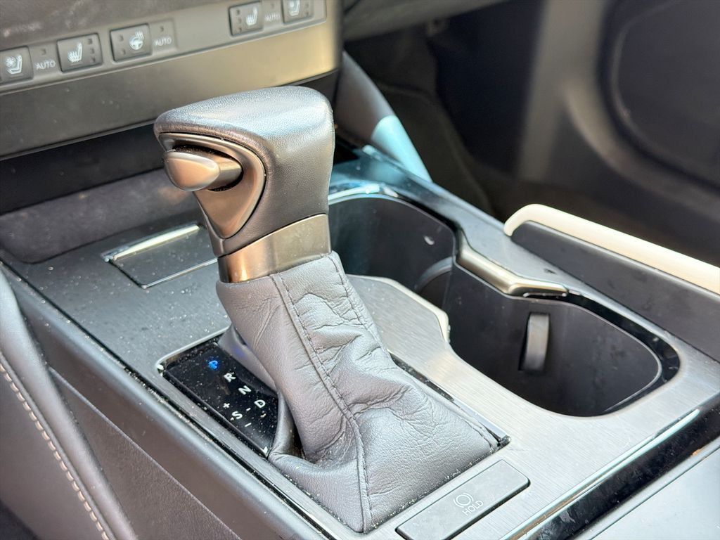 Thumbnail: 2024 Lexus ES - 20