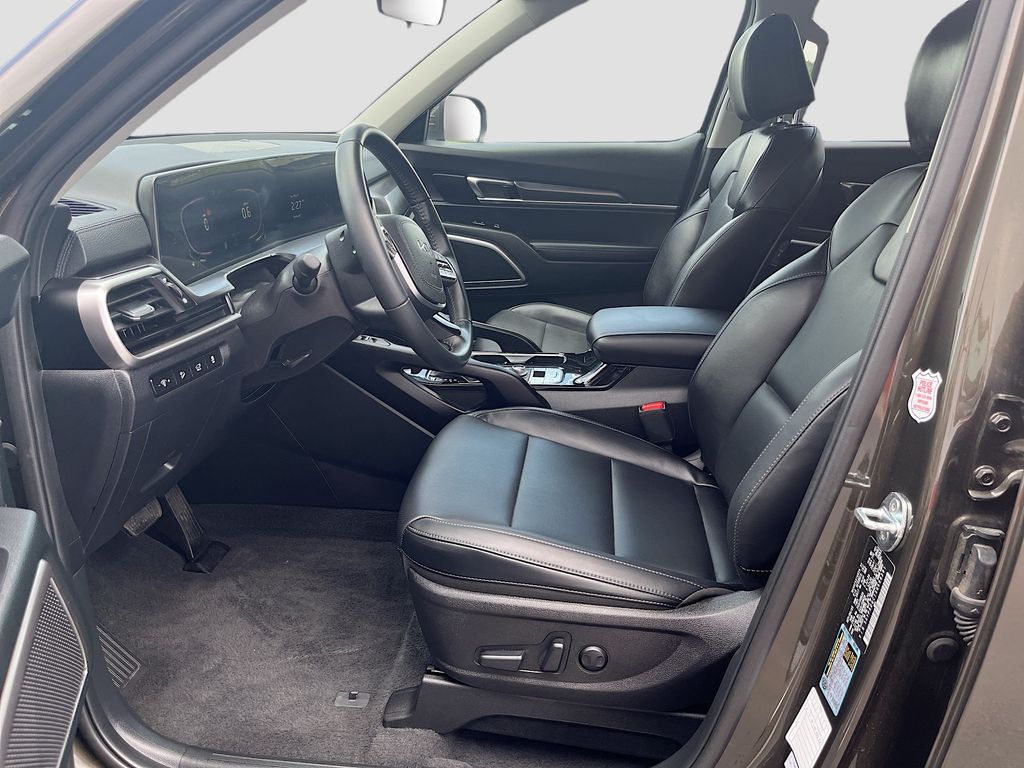 Used 2025 Green Kia S image 21