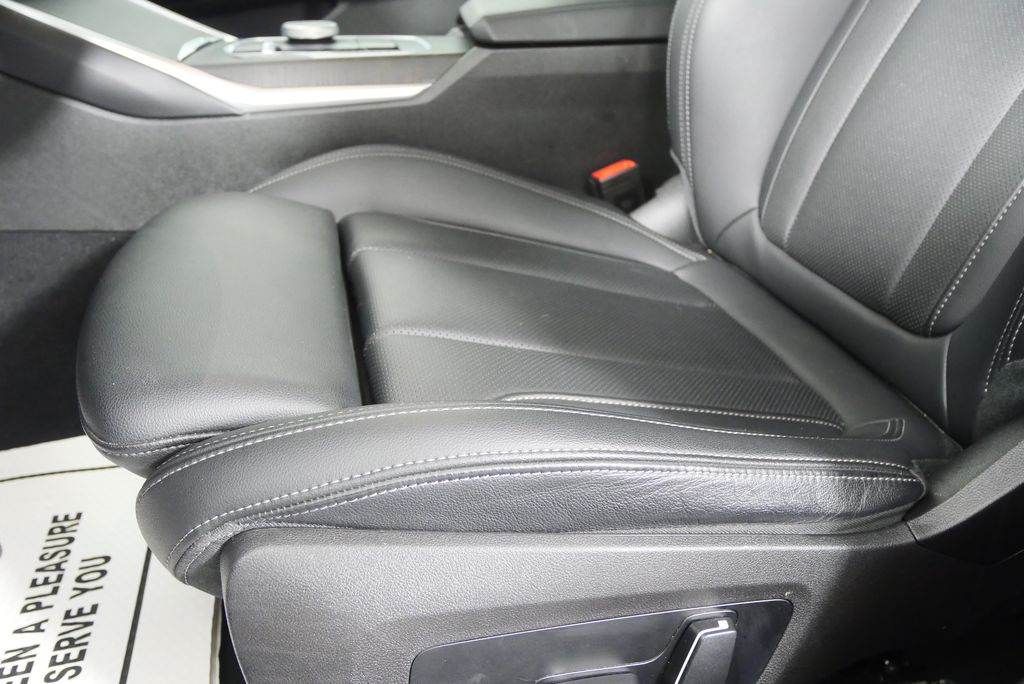 Thumbnail: 2024 BMW 3 Series - 10